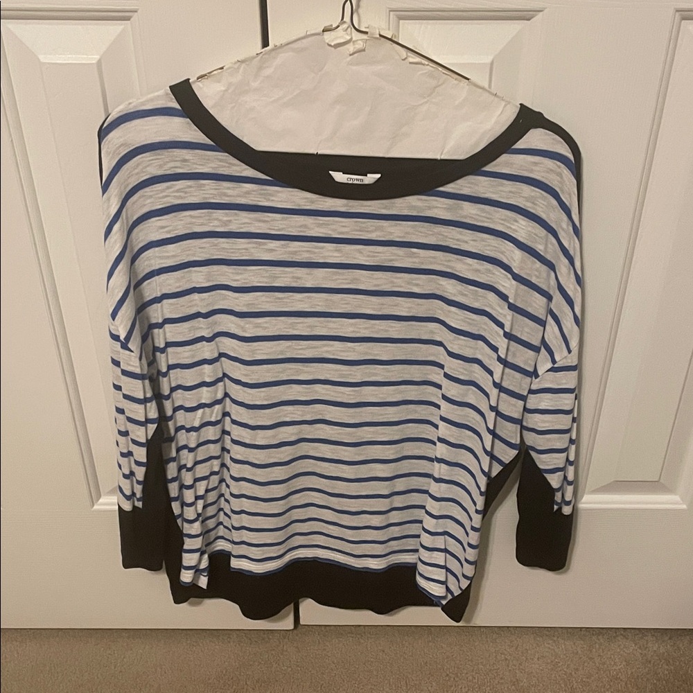 Crown & Ivy Women's Blue/White Striped Long Sleeve Top Large (Like New)